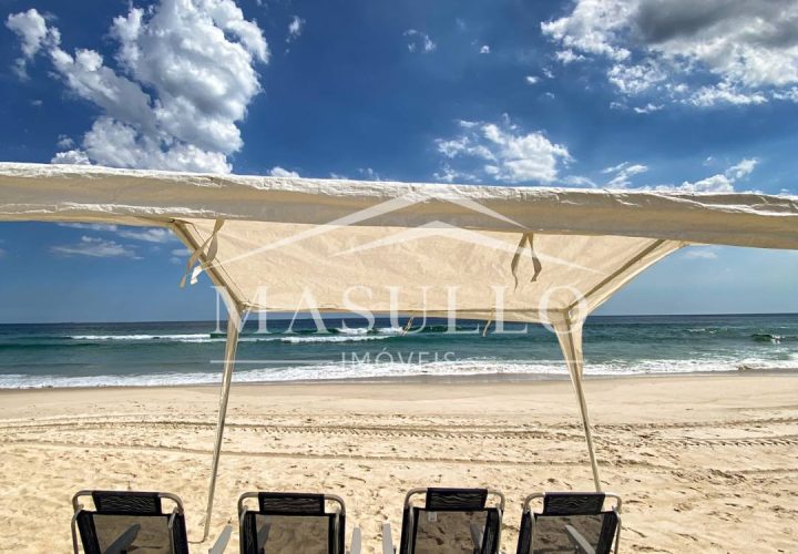 Casa a venda em condomínio fechado na Praia de Maresias