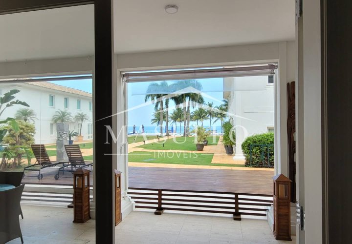 Casa à venda em condomínio pé na areia em maresias