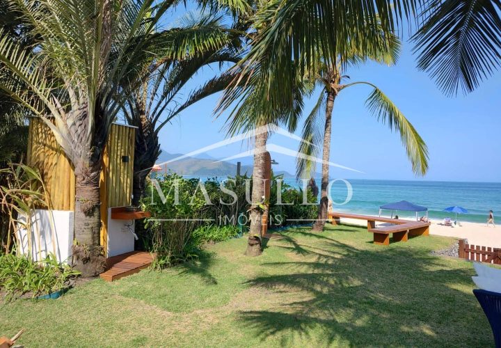 Casa pé na areia à venda na Praia de Maresias