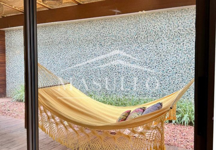 Casa pé na areia a venda na Praia de Maresias