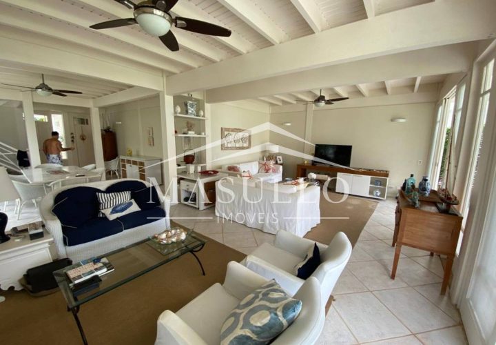 Casa à venda em condomínio pé na areia em maresias