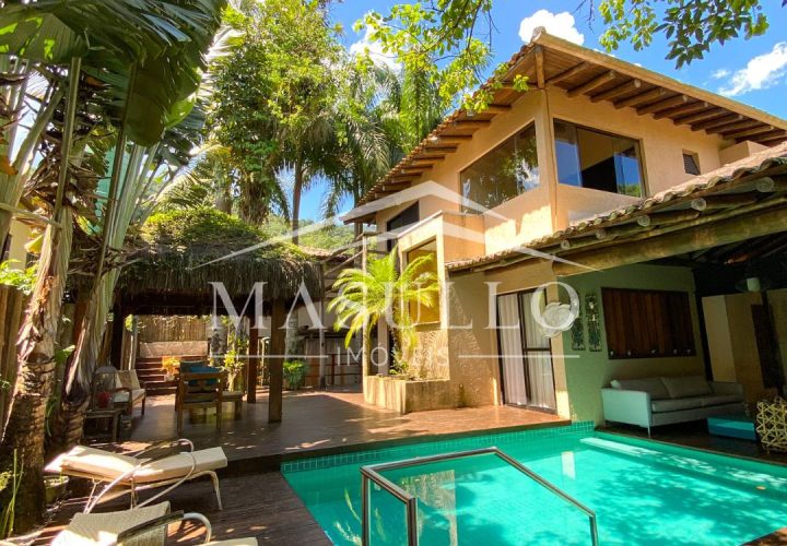 Casa a venda em condomínio fechado na Praia de Maresias