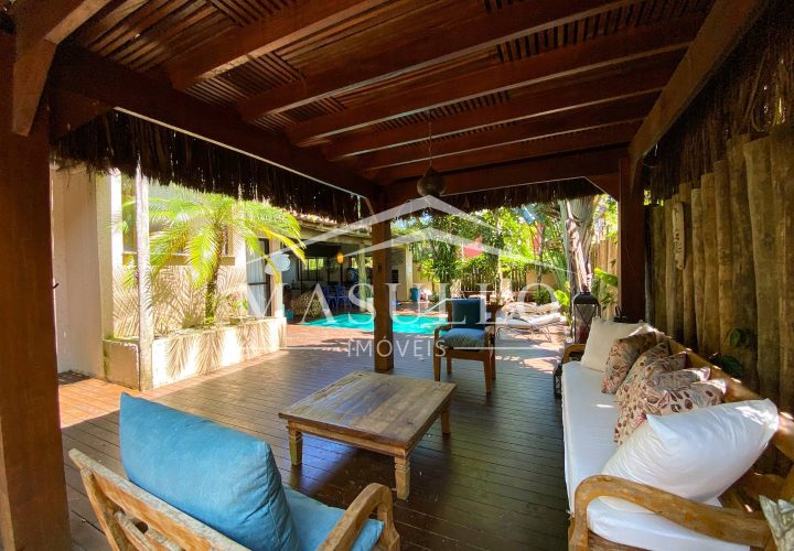 Casa a venda em condomínio fechado na Praia de Maresias