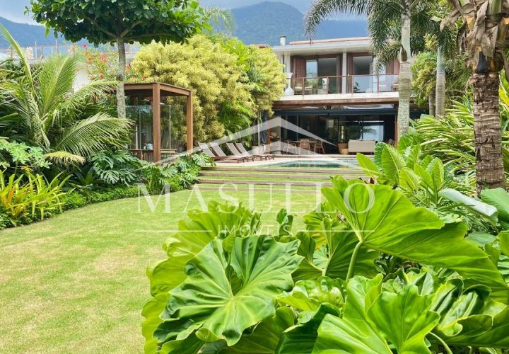 Casa pé na areia a venda na praia de maresias