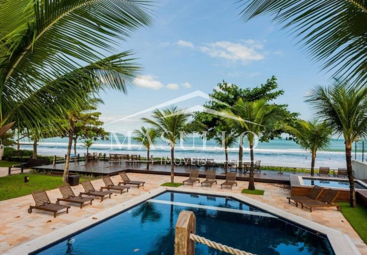 Casa à venda em condomínio pé na areia em maresias