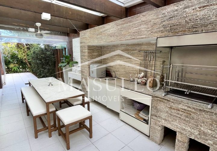Casa pé na areia a venda na praia de juquehy