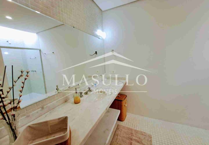 Casa a venda em condomínio pé na areia em Maresias