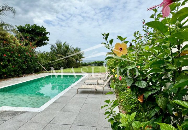 Casa pé na areia a venda na Praia de Maresias