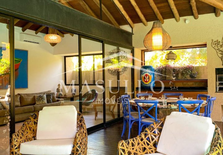 Casa a venda em condomínio fechado na Praia de Maresias