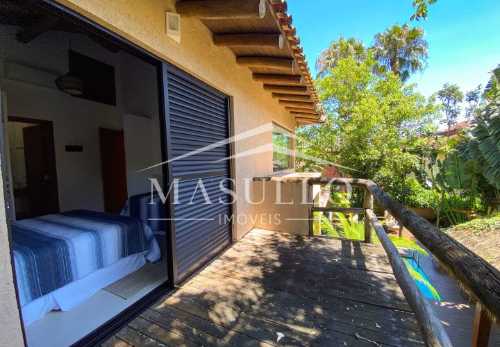 Casa a venda em condomínio fechado na Praia de Maresias