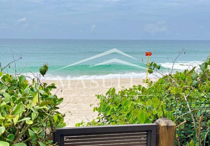 Casa pé na areia a venda na praia de maresias