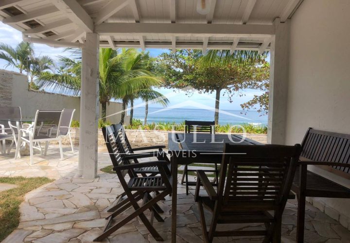 Casa à venda em condomínio pé na areia em maresias