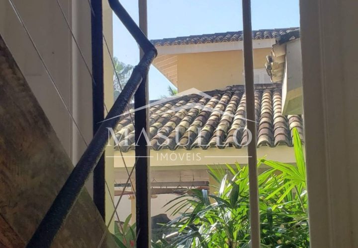 Casa à venda em condomínio pé na areia em maresias