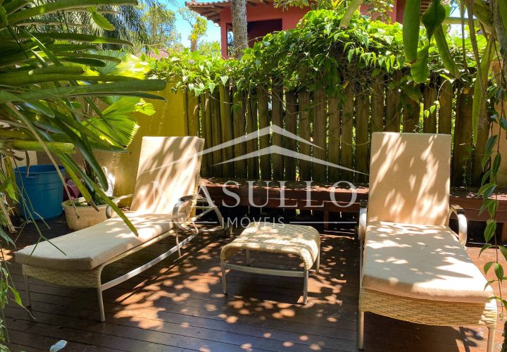 Casa a venda em condomínio fechado na Praia de Maresias
