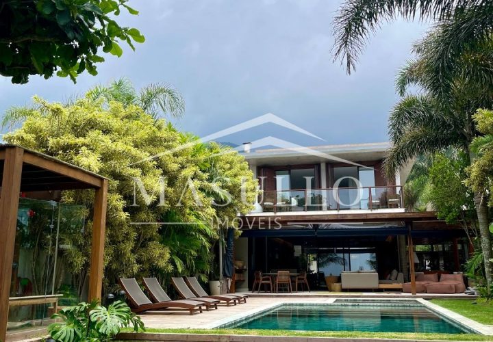 Casa pé na areia a venda na praia de maresias