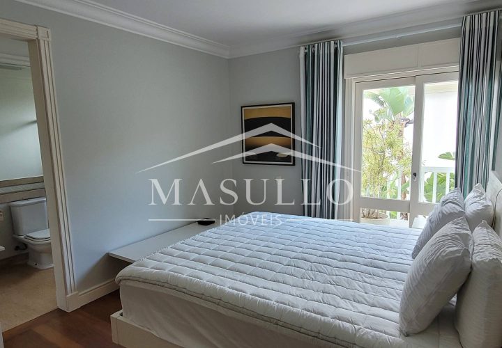 Casa à venda em condomínio pé na areia em maresias