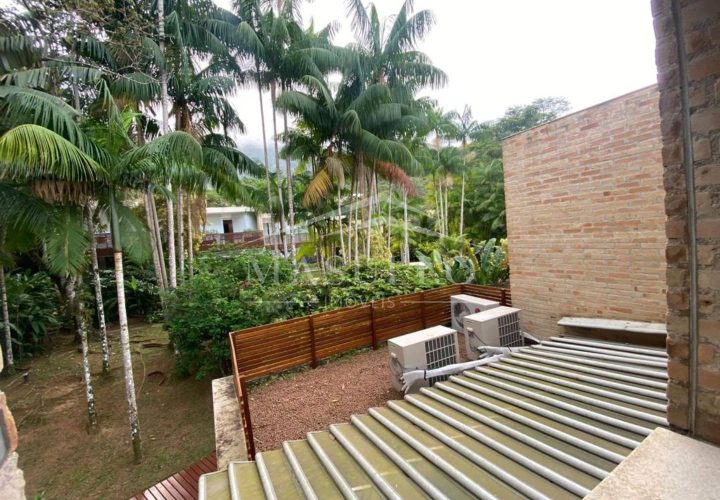 Casa a venda em condomínio pé na areia na praia de Maresias