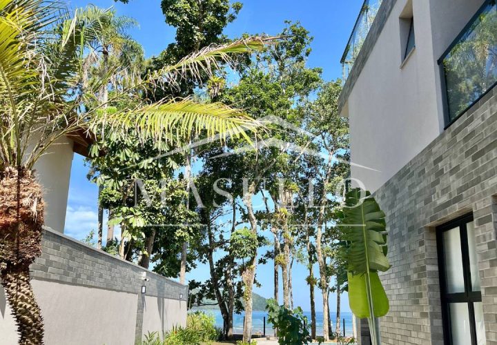 Casa em Condominio Pé na Areia a venda na Praia de Juquehy