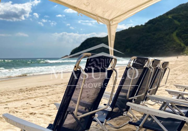Casa a venda em condomínio fechado na Praia de Maresias