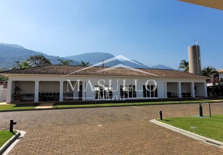 Casa à venda em condomínio pé na areia em maresias
