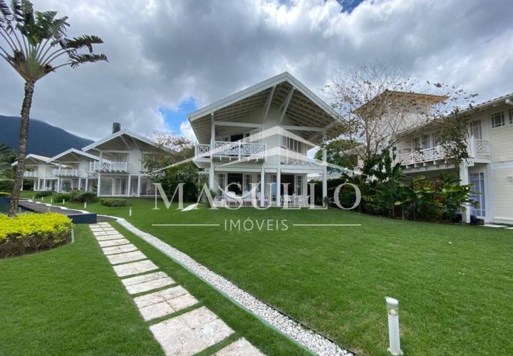 Casa à venda em condomínio pé na areia em maresias