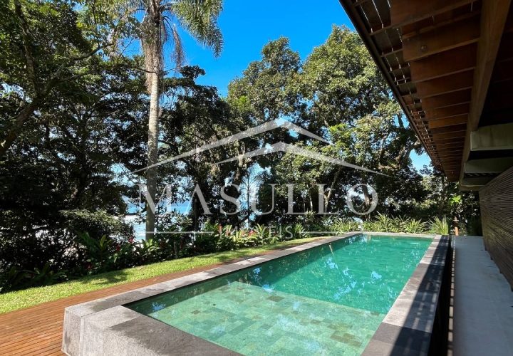 Casa pé na areia a venda na Praia de Maresias
