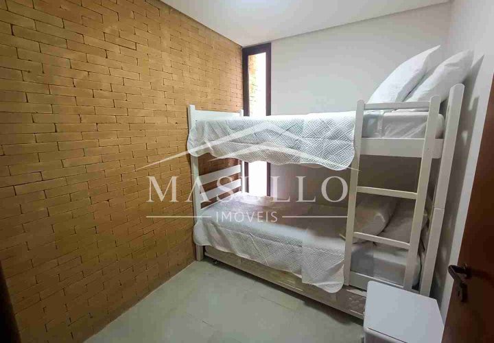 Casa a venda em condomínio pé na areia em Maresias