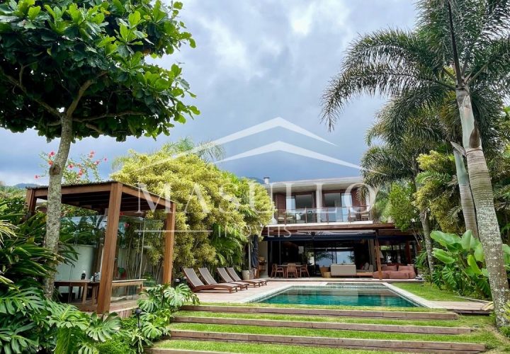 Casa pé na areia a venda na praia de maresias