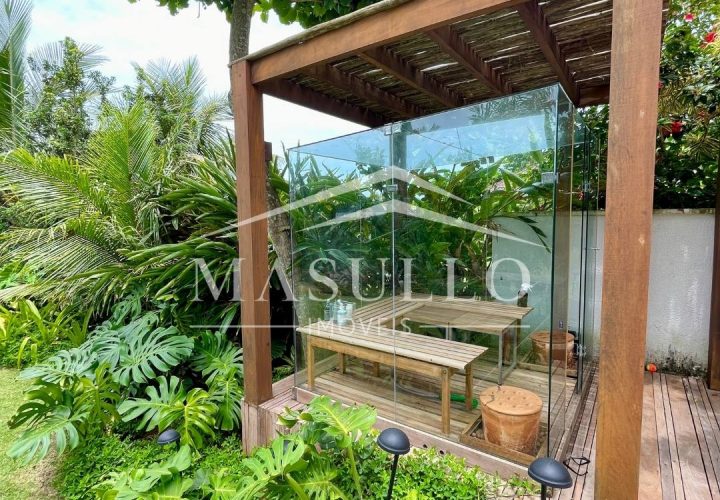Casa pé na areia a venda na praia de maresias