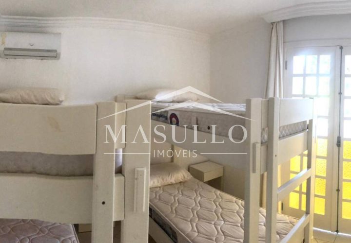 Casa à venda em condomínio pé na areia em maresias