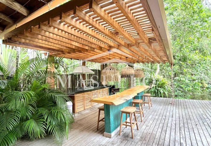 Casa a venda condomínio Anoman na praia de maresias