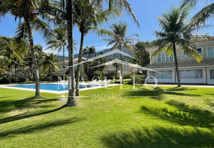 Casa em condomínio pé na areia a venda na praia de maresias