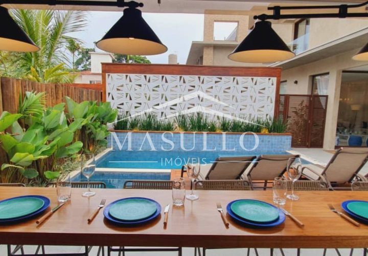 Casa em condomínio pé na areia à venda na Praia de Maresias