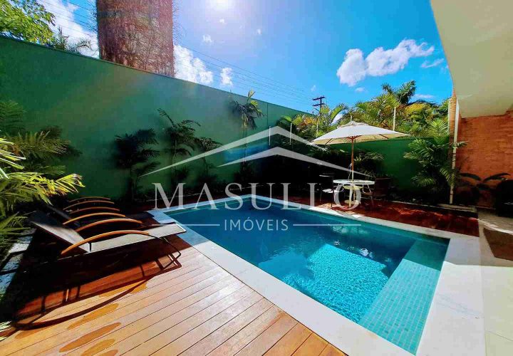 Casa a venda em condomínio pé na areia em Maresias