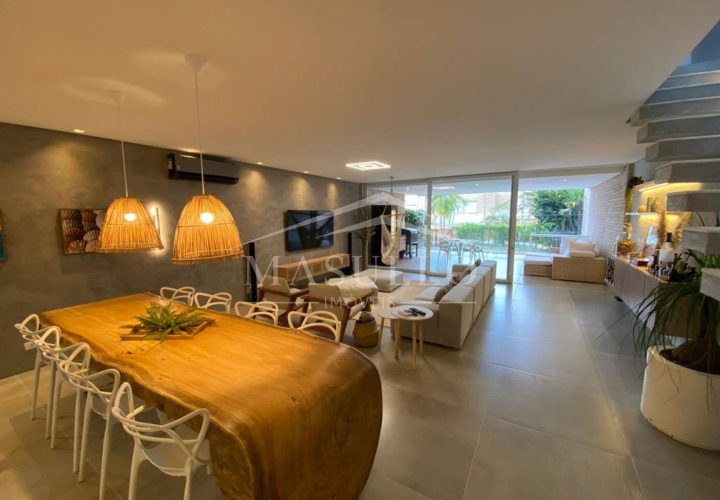 Casa a venda em condomínio pé na areia na praia de Maresias