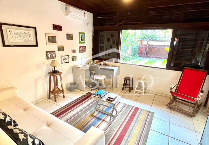 Casa pé na areia a venda na praia de Juquehy
