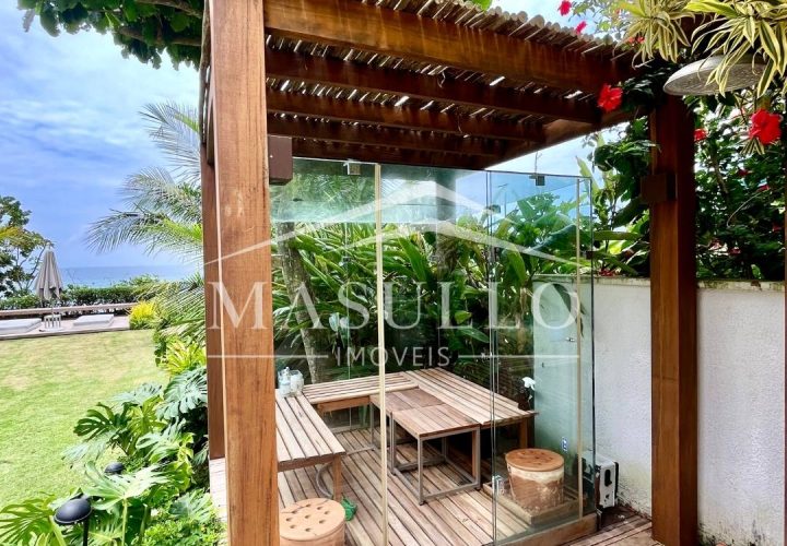 Casa pé na areia a venda na praia de maresias