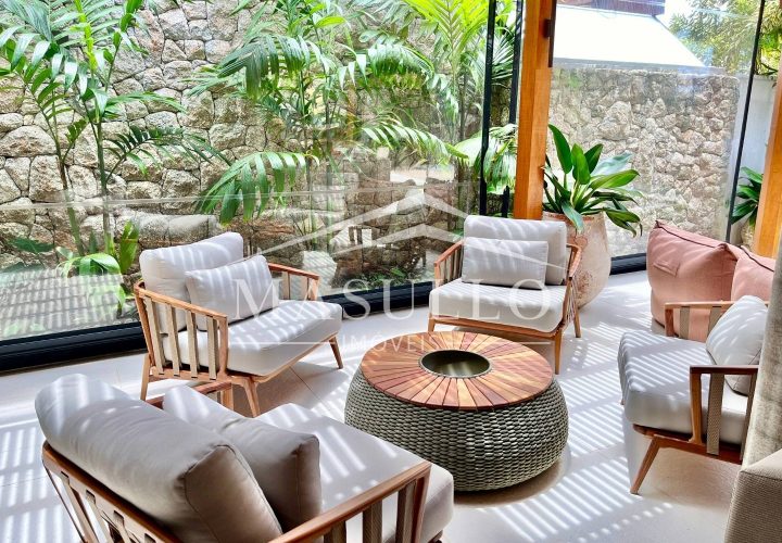 Casa pé na areia a venda na praia de maresias