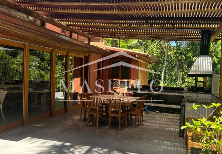 Casa com 4 suítes em condomínio fechado à venda na Praia de Maresias