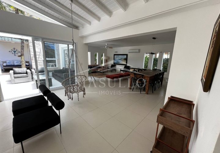 Casa pé na areia a venda na praia de Maresias