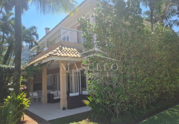 Casa vista mar em condomínio pé na areia a venda na praia de Maresias