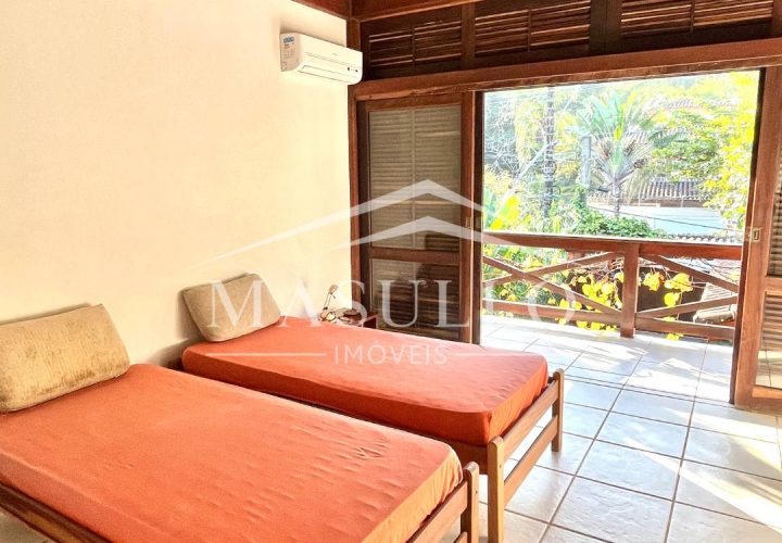 Casa pé na areia a venda na praia de Juquehy