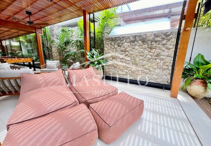 Casa pé na areia a venda na praia de maresias