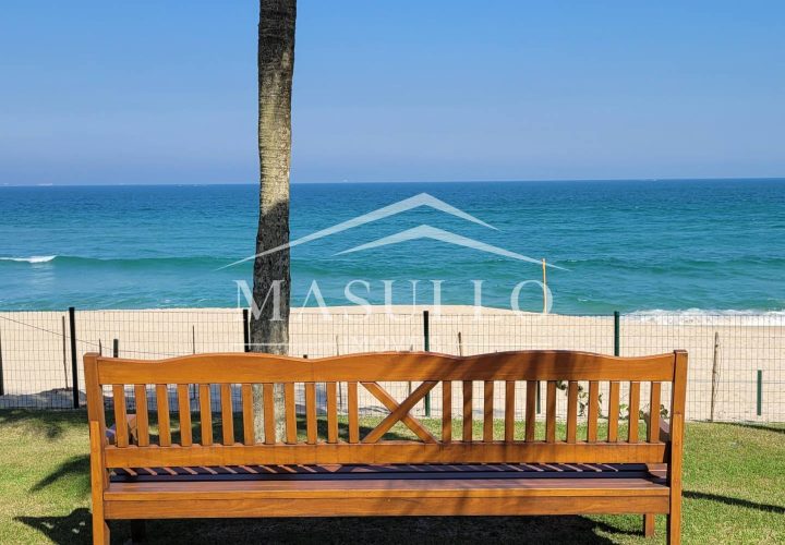 Casa à venda em condomínio pé na areia em maresias