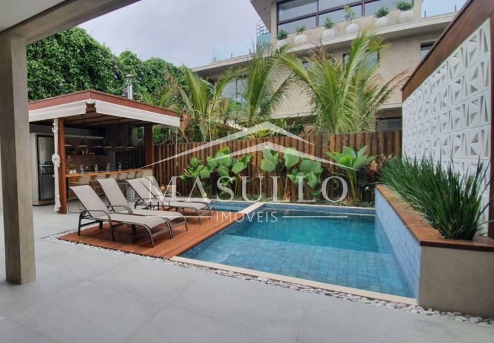 Casa em condomínio pé na areia à venda na Praia de Maresias