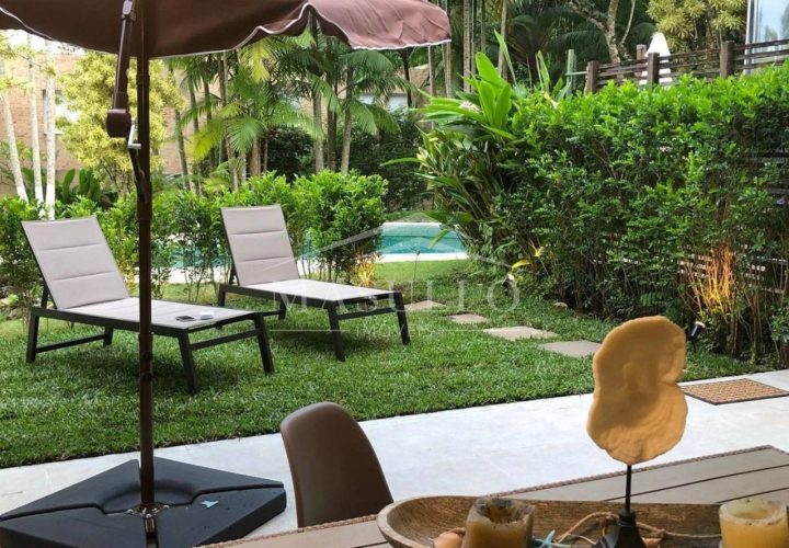 Casa a venda em condomínio pé na areia na praia de Maresias
