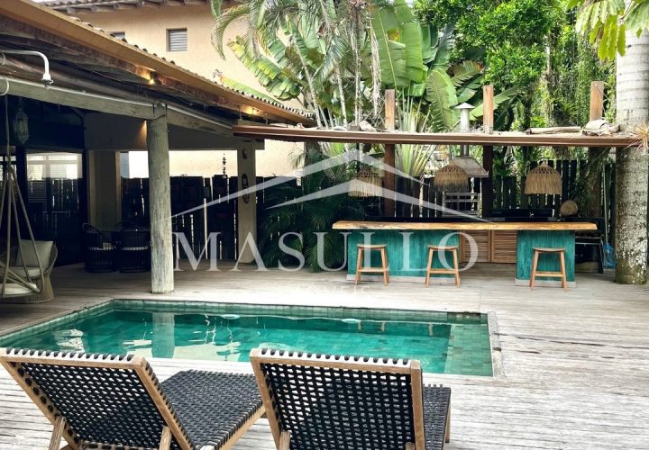 Casa a venda condomínio Anoman na praia de maresias