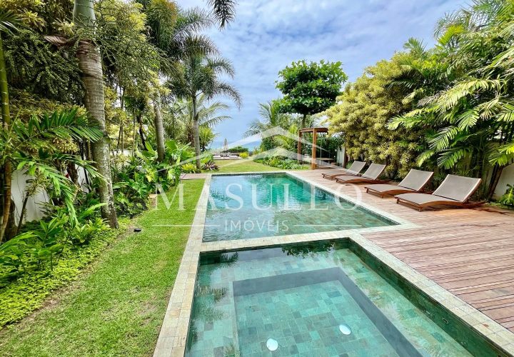 Casa pé na areia a venda na praia de maresias