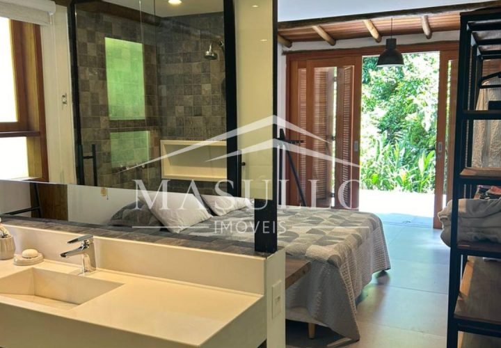 Casa com 4 suítes em condomínio fechado à venda na Praia de Maresias