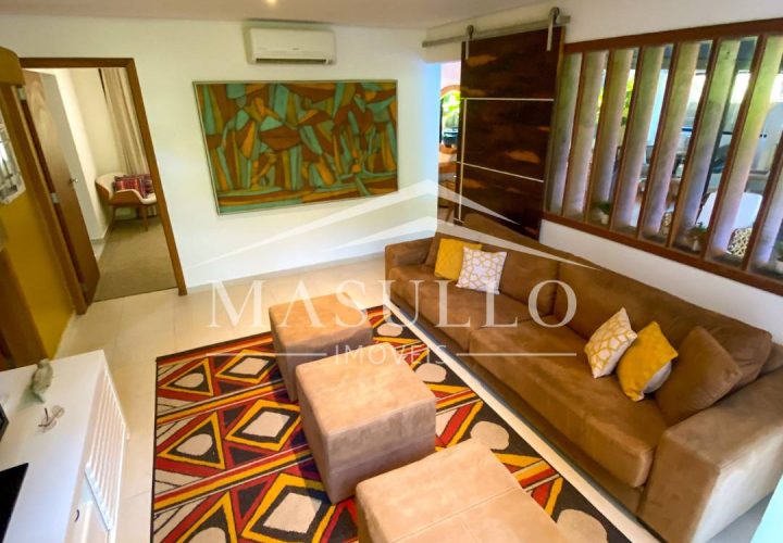 Casa a venda em condomínio fechado na Praia de Maresias